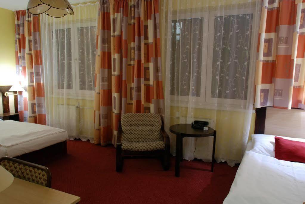 Hotel Adler Ceske Budejovice Exterior photo